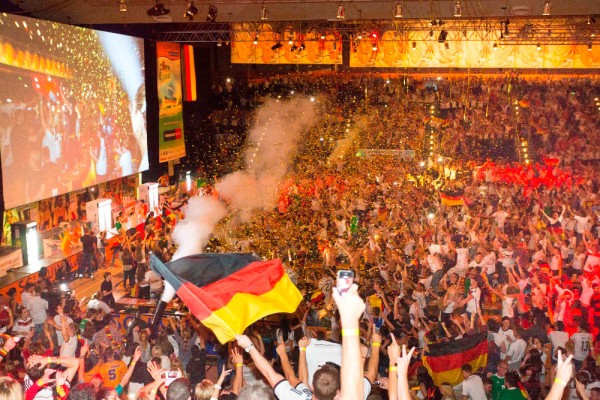 konfettiregen_wm_en_fussball_party